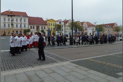 Obrázek - Křesťané nesli svatý obraz do kostela