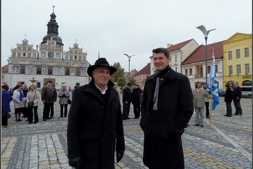 Obrázek - Křesťané nesli svatý obraz do kostela