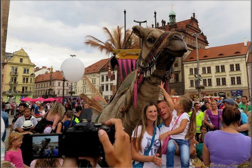 Obrázek - OBŘÍ LOUTKY - BYLO NAČ SE DÍVAT