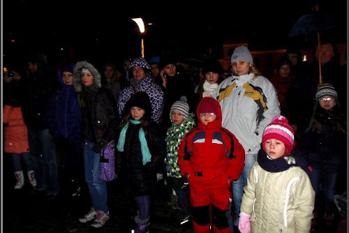 Obrázek - STŘÍBRSKÝ VÁNOČNÍ STROM MÁ NOVOU VÝZDOBU!