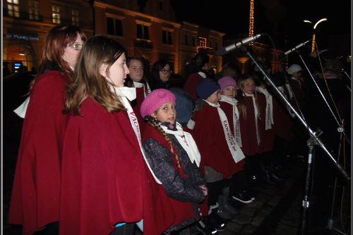 Obrázek - STŘÍBRSKÝ VÁNOČNÍ STROM MÁ NOVOU VÝZDOBU!