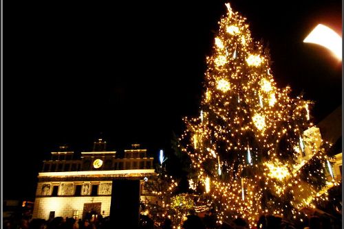 Foto: STŘÍBRSKÝ VÁNOČNÍ STROM MÁ NOVOU VÝZDOBU!