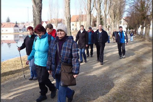 Obrázek - TURISTÉ SE VYDALI NA 14 KILOMETRŮ DLOUHOU TRASU KOLEM PŘEHRADY