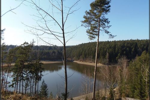 Obrázek - TURISTÉ SE VYDALI NA 14 KILOMETRŮ DLOUHOU TRASU KOLEM PŘEHRADY