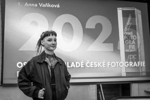 obrázek:Absolventka plzeňské Sutnarky získala prestižní cenu Osobnost mladé české fotografie