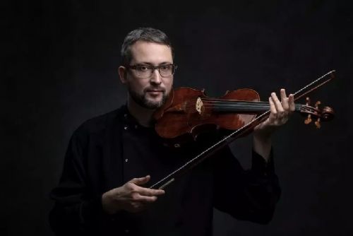 Foto: Alexander Shonert - houslový virtuos ve Staré synagoze v Plzni