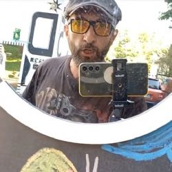 Bůh Šašek odsouzen - má zakázané online aktivity