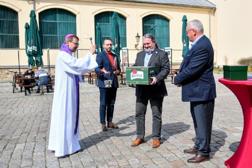 obrázek:Do Vatikánu putovalo 2026 lahví plzeňského ležáku, tradice pokračuje