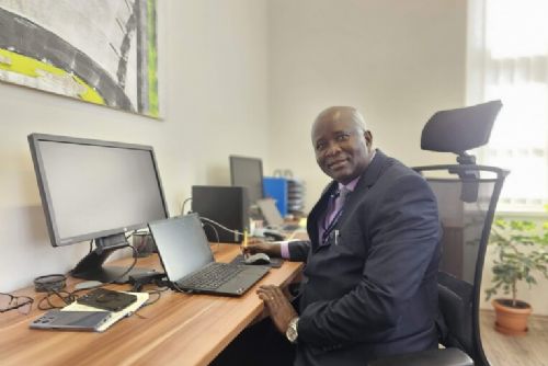 obrázek:Fakultu pedagogickou ZČU posílil keňský odborník. Zaměří se na inkluzi i mezinárodní spolupráci