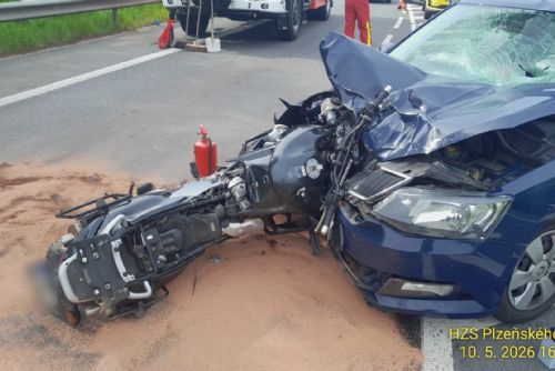 obrázek:Motorkář u Plané nepřežil střet s autem. Řidič podle policie přejel do protisměru