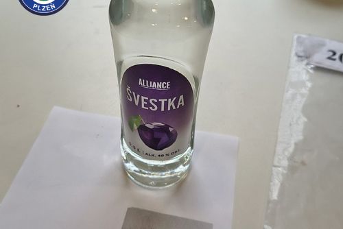 obrázek:Muž s absťákem se pokusil ukrást láhev alkoholu. Než se stihl napít, zkolaboval