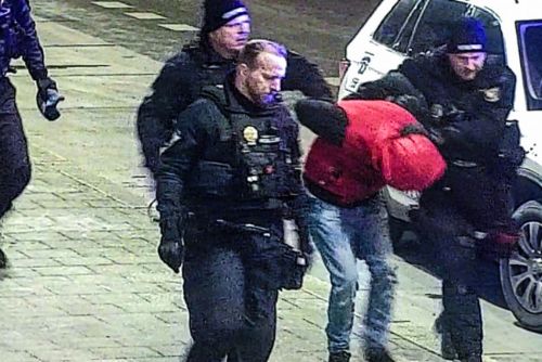 obrázek:Opilý cizinec s 3,23 promile napadl řidiče MHD v Plzni, skončil na záchytce