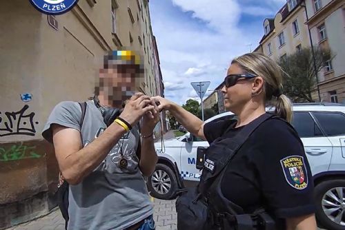 obrázek:Opilý cyklista kličkoval po chodníku v Plzni. Nadýchal téměř dvě promile