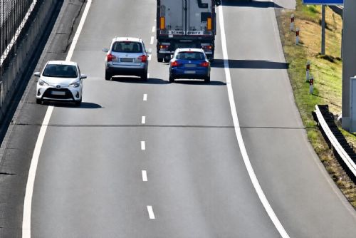 obrázek:Osmdesátiletý řidič jel po D5 v protisměru. Vyhýbaly se mu desítky aut