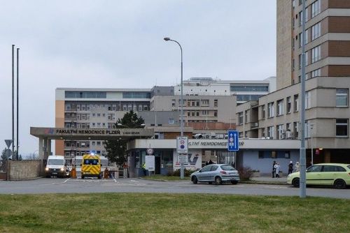obrázek:Pacient ve fakultní nemocnici spadl z okna. Pád přežil, případ prověřuje policie