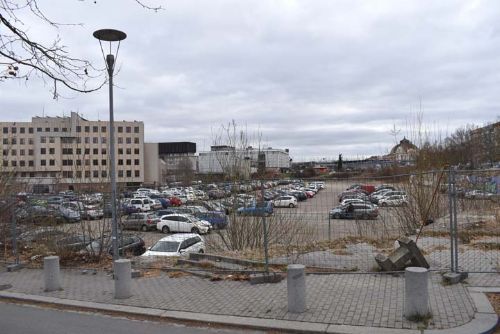 obrázek:Pirátské referendum padlo, uprostřed města zůstane dál prázdná díra