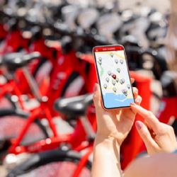 Plzeň spustí PILSEN BIKE, 300 sdílených elektrokol na 100+ stanovištích, start v březnu 2026