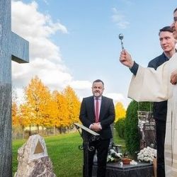 Plzeňská křížová cesta za nedostupné hroby