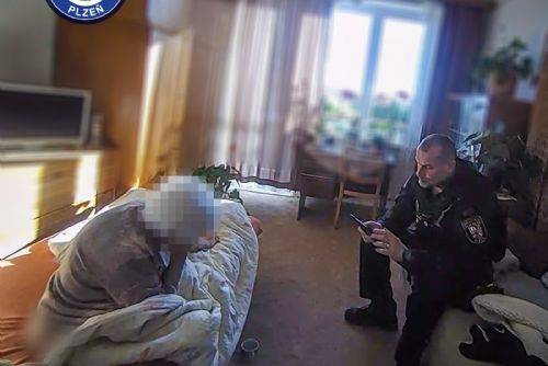 obrázek:Seniorka na Slovanech strávila noc uvězněná ve vaně. Zachránilo ji volání přes zeď