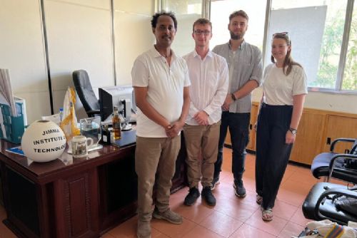 obrázek:Studenti ZČU vyrazili do Etiopie. Univerzitě v Jimmě pomáhali s laboratořemi i akreditací