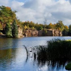 Tragický nález v Plzni - mrtvý muž objeven v Košuteckém jezírku