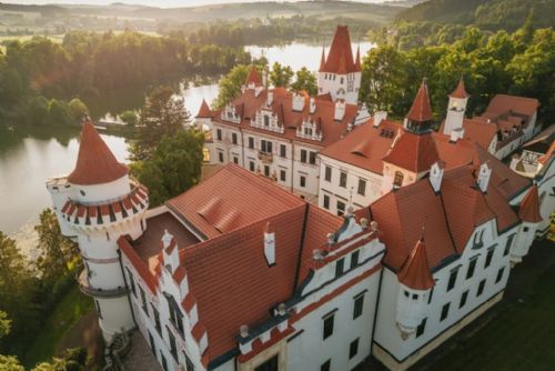 obrázek:Zámek Žinkovy otevírá nové trasy. Návštěvníky pustí do sálů i šlechtických komnat