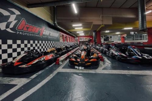 obrázek:Bezdomovec propadl stropem motokárové dráhy v Plzni