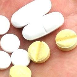 Dívka se pokusila o sebevraždu na školních toaletách, odvezl ji vrtulník