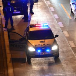 Hledaný muž se procházel po D5, skončil v policejní cele