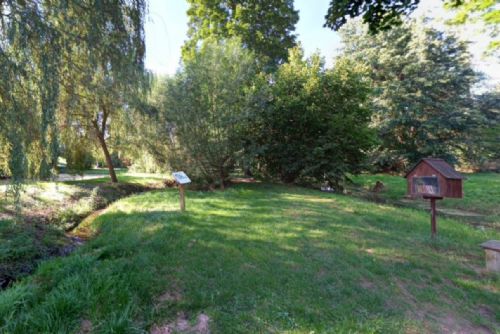 obrázek:Kdy se znovu otevře park v Blovicích? Zámecký areál zůstává zavřený, lidé sepisují petici