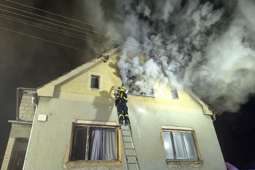 obrázek:Komín zapálil na Silvestra podkroví ve Starém Plzenci