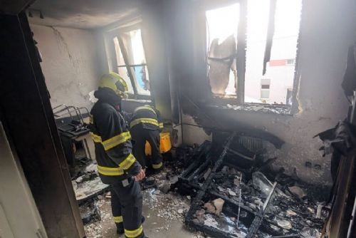 obrázek:Kouř z bytu na Dělostřelců v Rokycanech vyhnal desítky lidí. Škoda 3,5 milionu