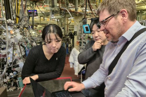 obrázek:Kvanty mezi Plzní a Kalifornií, vědci řešili  ultrarychlé děje a materiály budoucnosti;