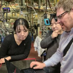 Kvanty mezi Plzní a Kalifornií, vědci řešili  ultrarychlé děje a materiály budoucnosti;