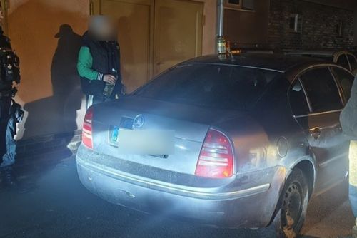 obrázek:Kvůli světlům a rychlosti přišel větší problém. Řidič měl zákaz už od roku 2018