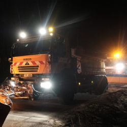 Ledové probuzení v kraji, v Nepomuku padaly stromy, nehody na D5 a jižním plzeňsku