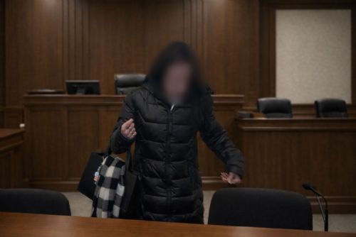 obrázek:Matka čtyř dětí dostala dva roky za týrání. Děti bila pěstí i pálila zapalovačem