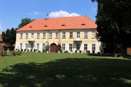 obrázek:Merklín přestavuje kinosál zámku na společenský sál pro 150 lidí. Náklady přes 4 miliony