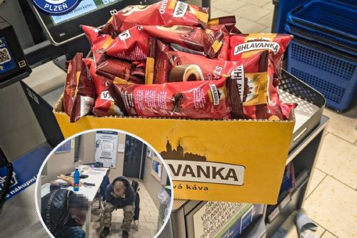 obrázek:Milovník kávy v Plzni si šel pro 47 balení, ovšem bez placení. Odešel se strážníky