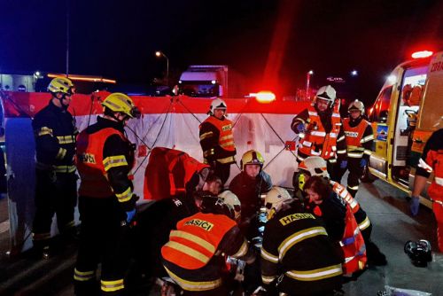 obrázek:Mladík spadl z mostu na D5, těžce se zranil. Policie prověřuje pokus o sebevraždu