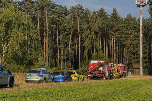 obrázek:Muž odmítal slézt ze stožáru u Horní Břízy. Vyjednávání trvalo téměř 11 hodin
