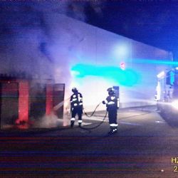 Nad ránem hořelo u OC Úslava, plameny zachvátily kontejnery