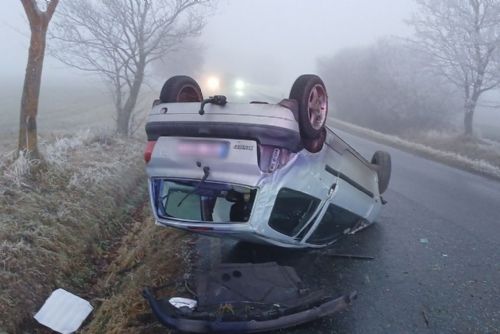 obrázek:Nehoda na silnici 177 - Auto na střeše, dva zranění