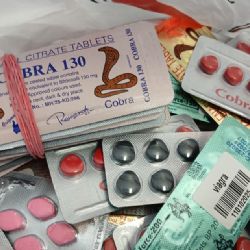 Neregistrované přípravky na erekci ohrožují zdraví! Celníci zabavili 376 balení