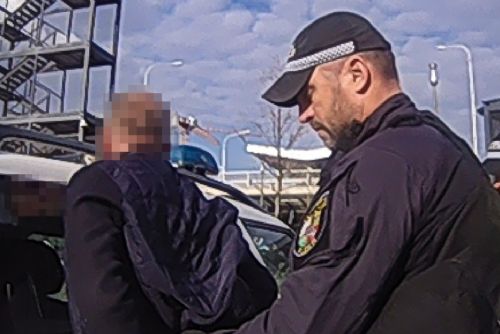 obrázek:Odmítl se prokázat, prý zná zákony. Hlídka ho ale znala taky, byl hledaný