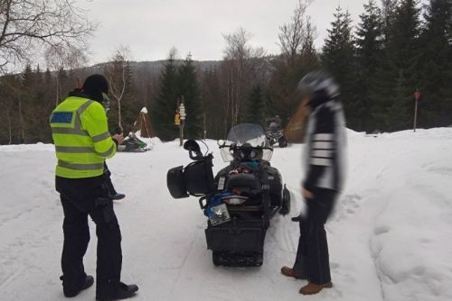 obrázek:Opilec na skútru napadl policistu na Špičáku