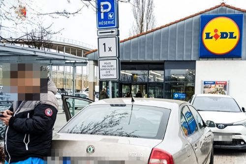 obrázek:Parkoval na stání pro rodiče s 23 let neplatným řidičákem