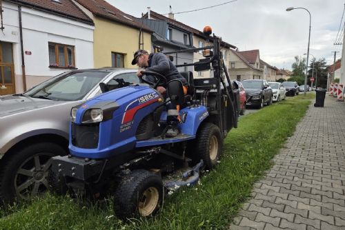 obrázek:Plzeň 4 změní péči o zeleň. Na 70 hektarech zavede kvůli suchu mozaikové sečení