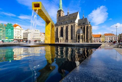 obrázek:Plzeň znovu pustí kašny a fontány. Corso se vrací, Chrtice na náměstí letos zůstane bez vody