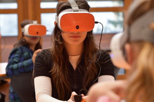 obrázek:Plzeňská ZČU spouští Virtuální třídu ve VR. Školí učitele na konflikty a první pomoc